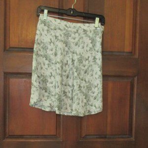 Flirty Green White Rayon Floral Skirt Size 7